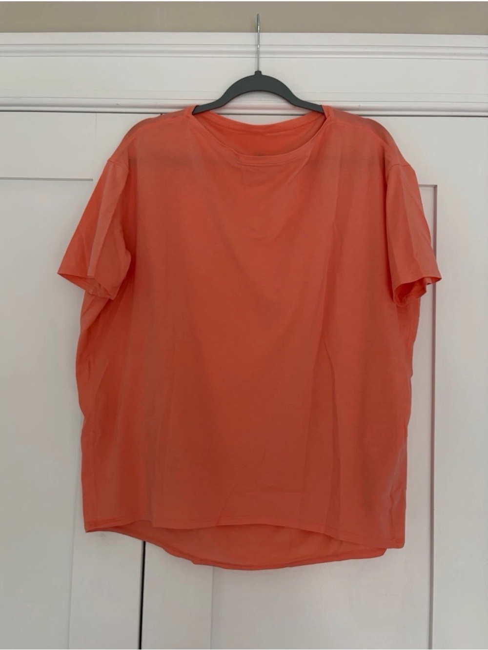 Lululemon women’s lightweight crew neck top Large